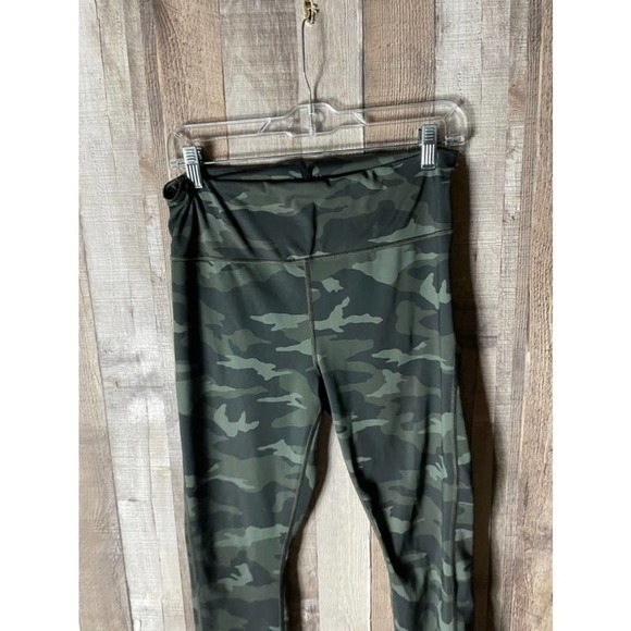 Athleta Ultimate Camo 7/8 Legging Olive Green - Picture 4 of 7